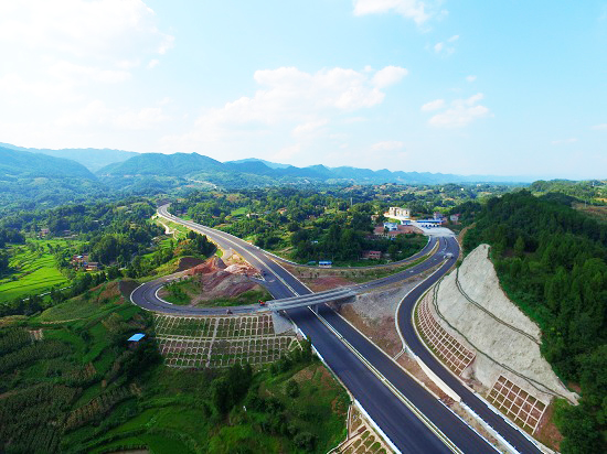重慶梁忠高速建設現場(chǎng) 重慶梁忠高速建設現場(chǎng)